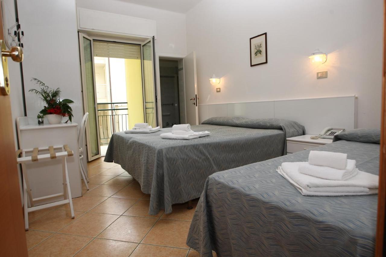 Hotel Athena 3*