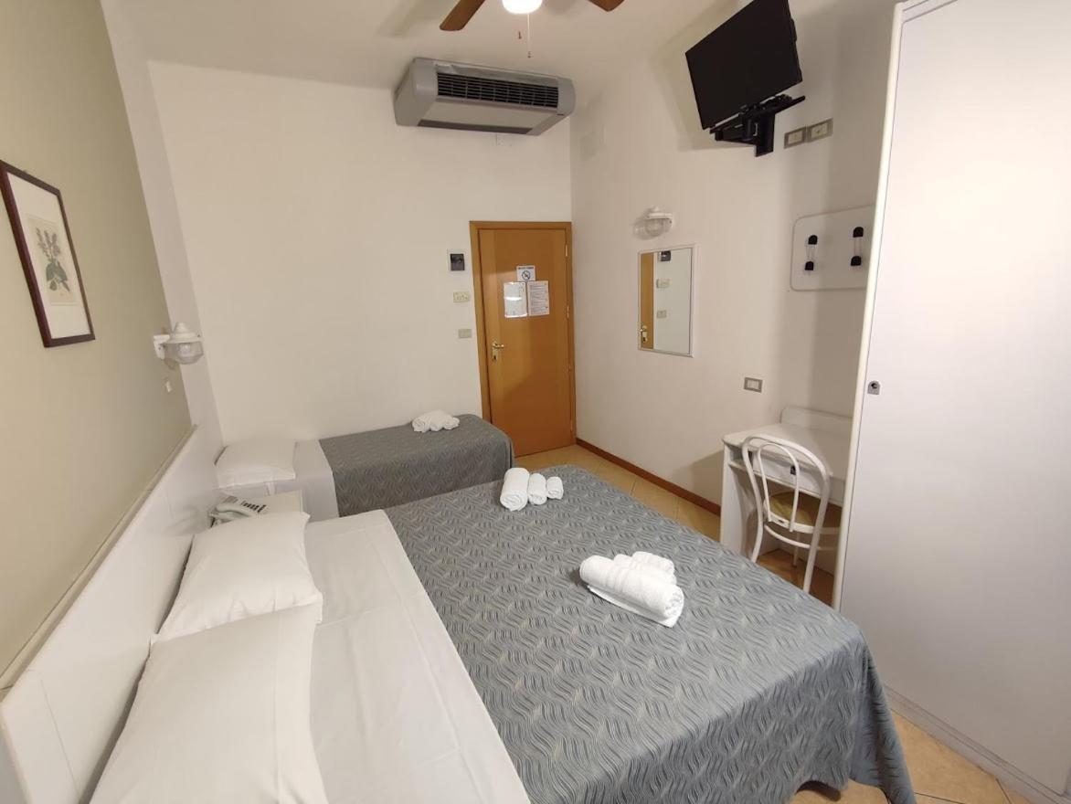 Hotel Athena 3*