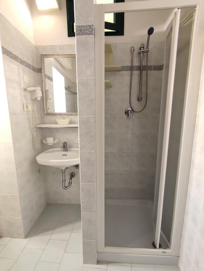 Athena Hotel 3*