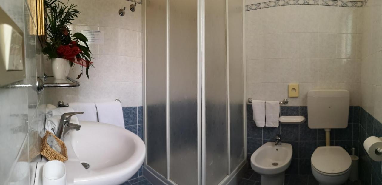 Athena Hotel 3*